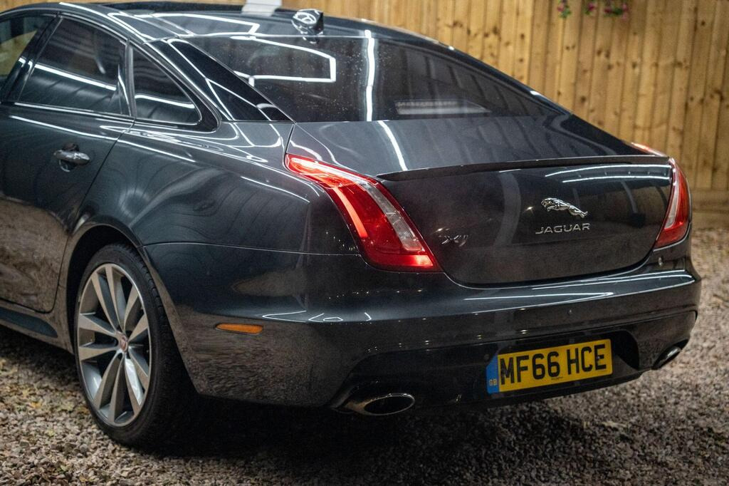 
								2016 Jaguar XJ3.0d V6 R-Sport Auto full									