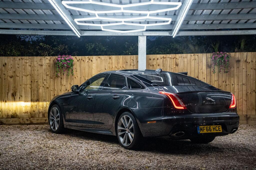 2016 Jaguar XJ3.0d V6 R-Sport Auto