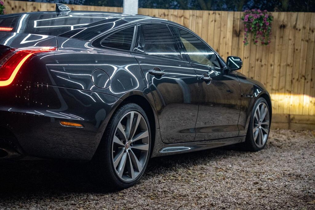 2016 Jaguar XJ3.0d V6 R-Sport Auto