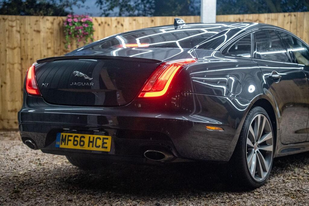 2016 Jaguar XJ3.0d V6 R-Sport Auto