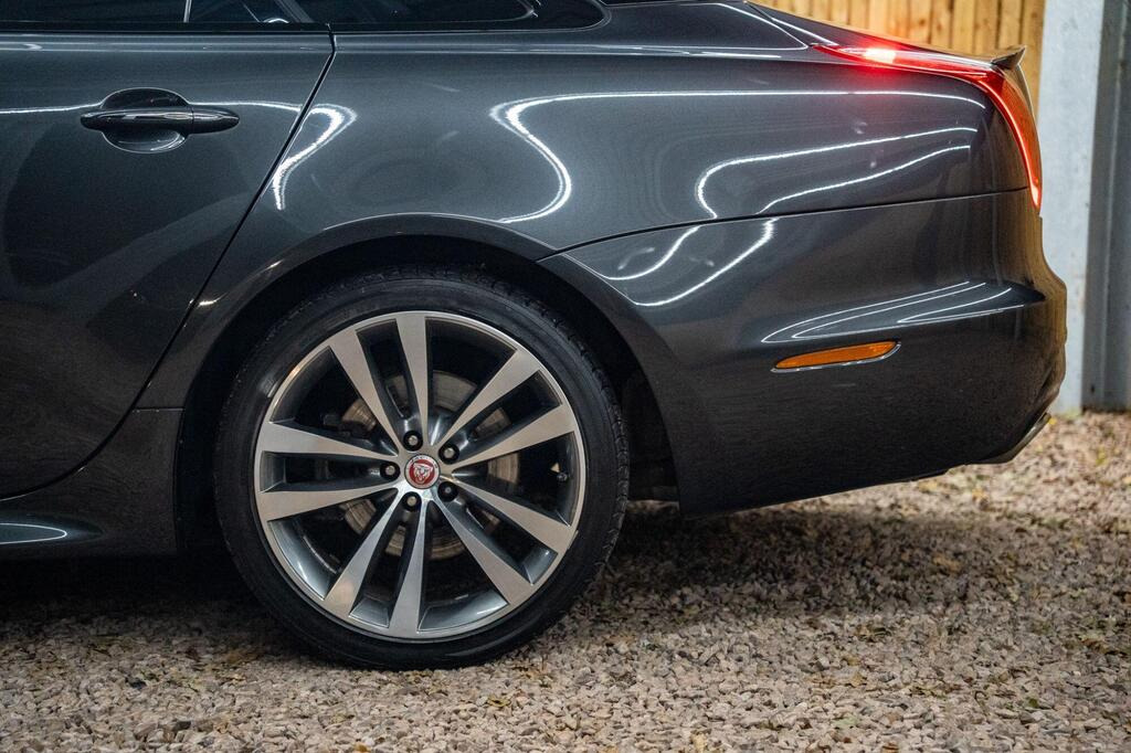 
								2016 Jaguar XJ3.0d V6 R-Sport Auto full									