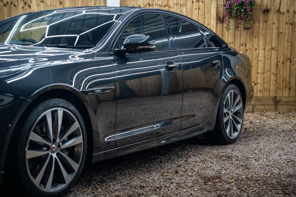 2016 Jaguar XJ3.0d V6 R-Sport Auto