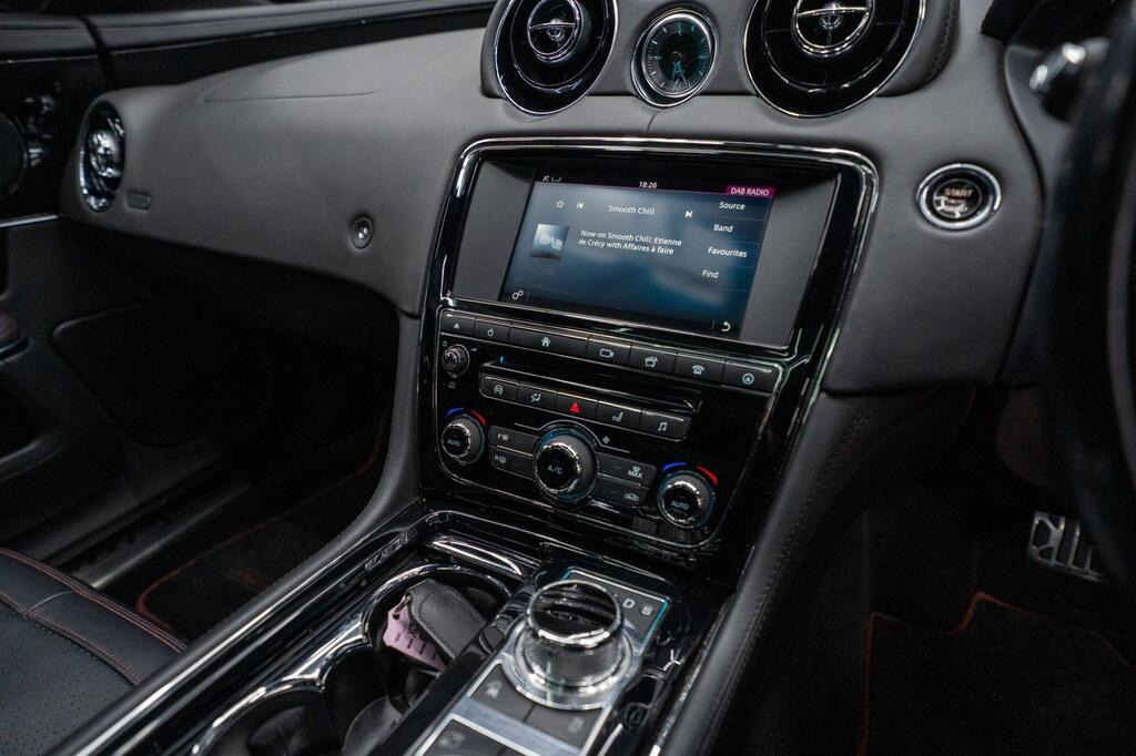 
								2016 Jaguar XJ3.0d V6 R-Sport Auto full									