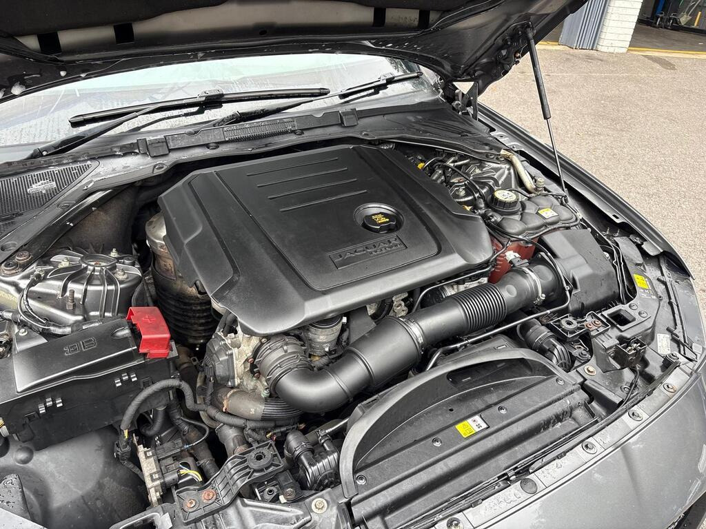 
								2018 Jaguar XF 2.0d R-Sport Sportbrake Auto full									