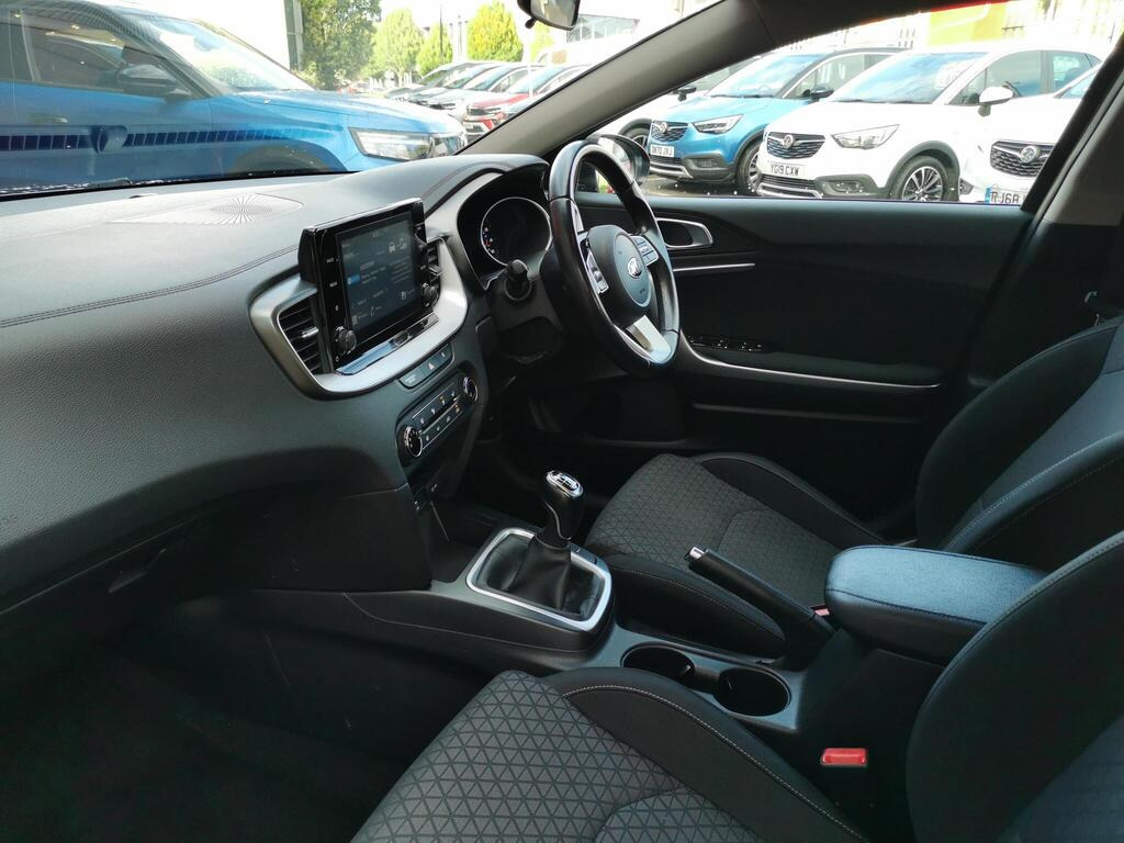 
								2020 Kia XCeed 1.0 T-GDi 2 full									