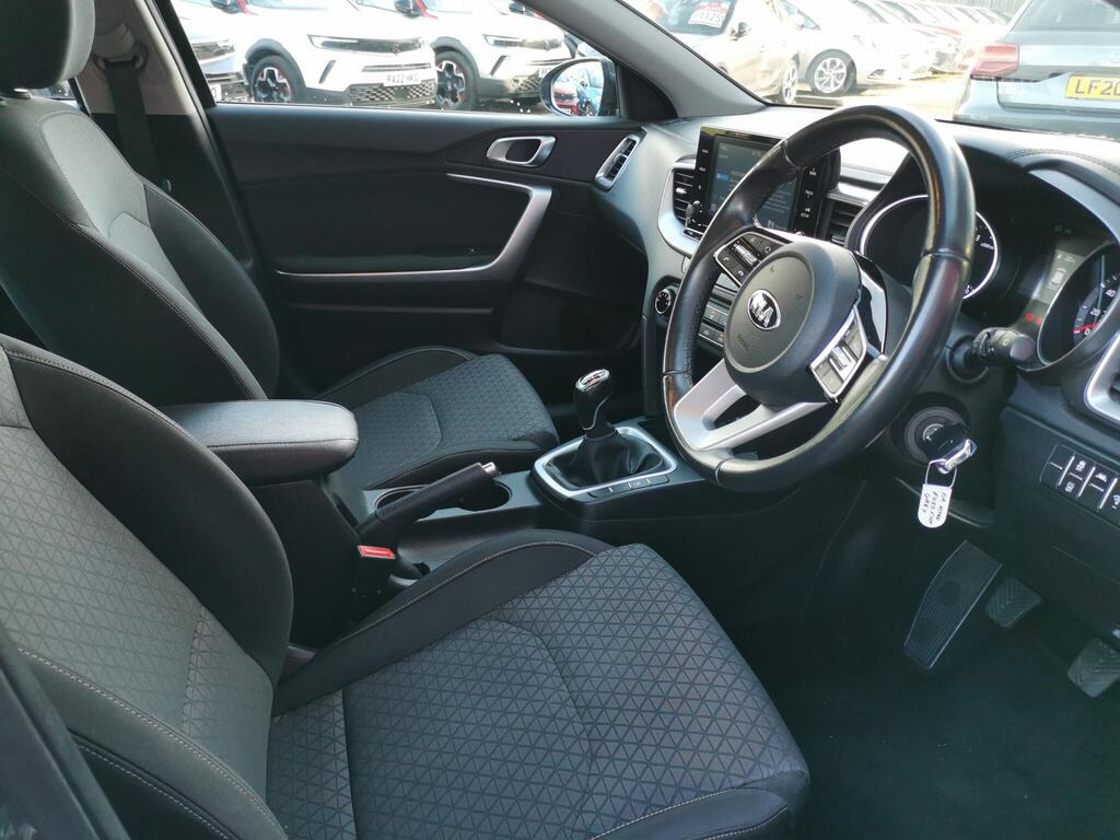 
								2020 Kia XCeed 1.0 T-GDi 2 full									