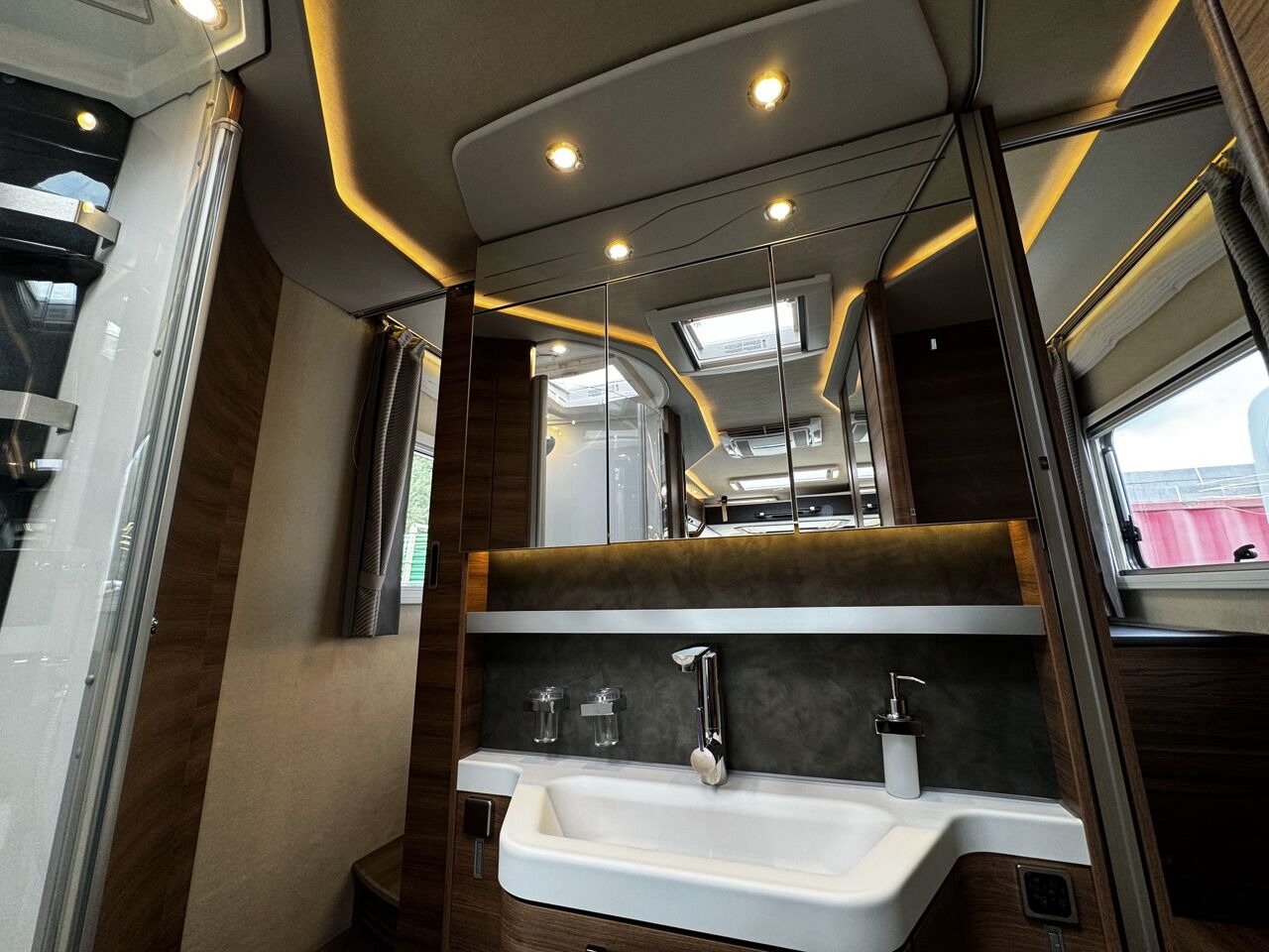 
								2021 Knaus Sun i900LX A-Class Motorhome full									