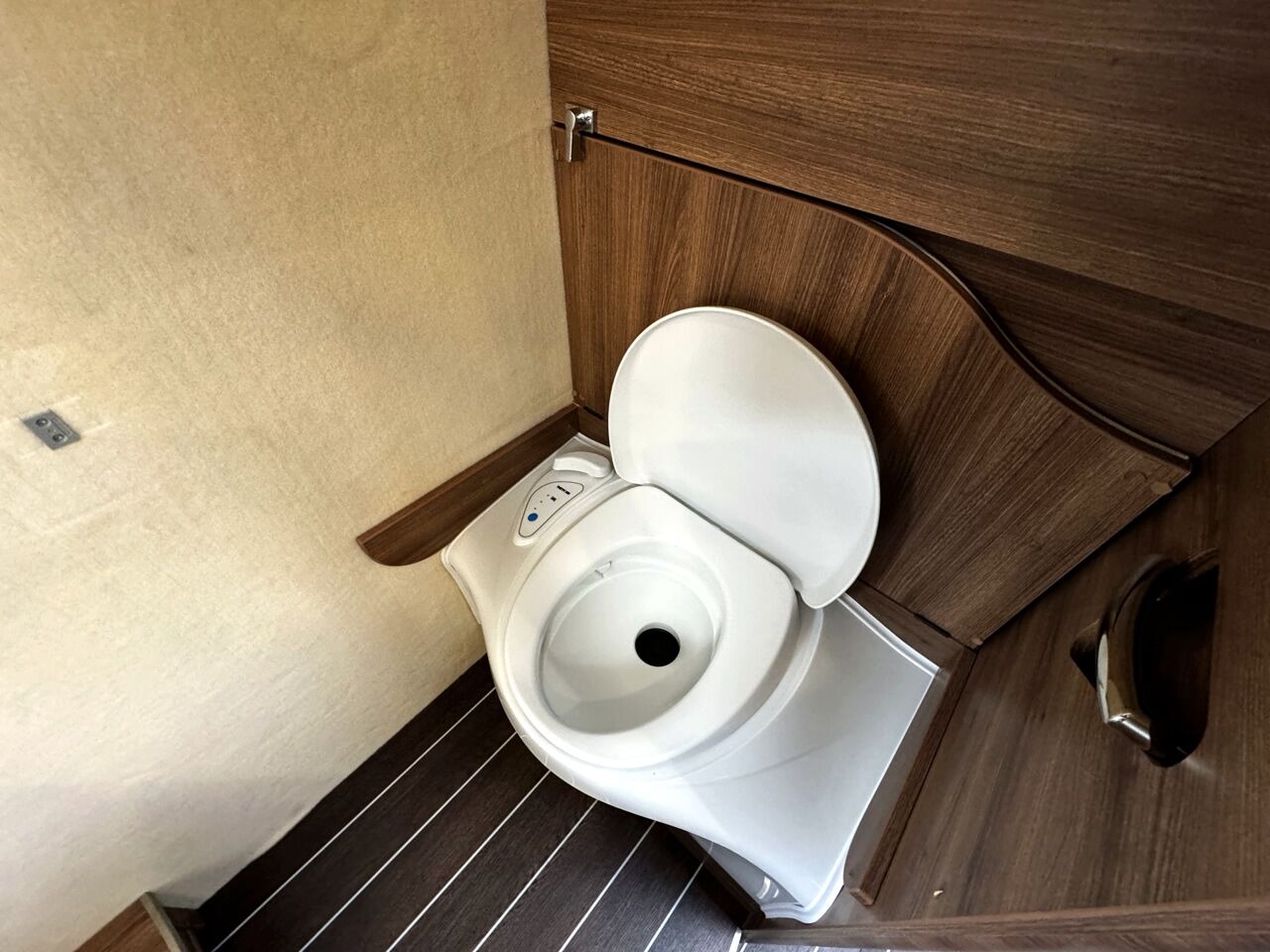 
								2021 Knaus Sun i900LX A-Class Motorhome full									