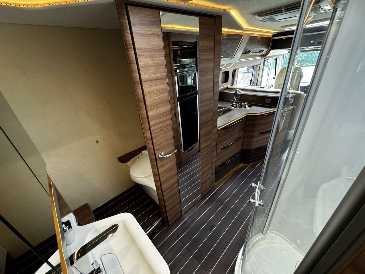 
								2021 Knaus Sun i900LX A-Class Motorhome full									