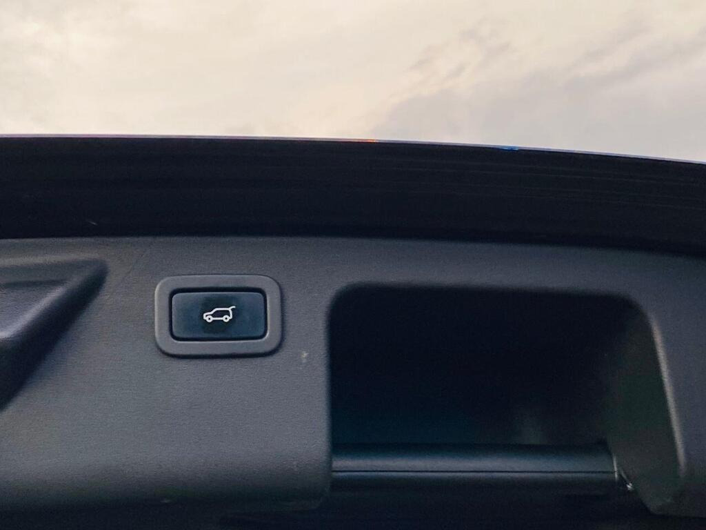 
								2018 Land Rover Discovery Sport 2.0 TD4 HSE Auto 4WD full									