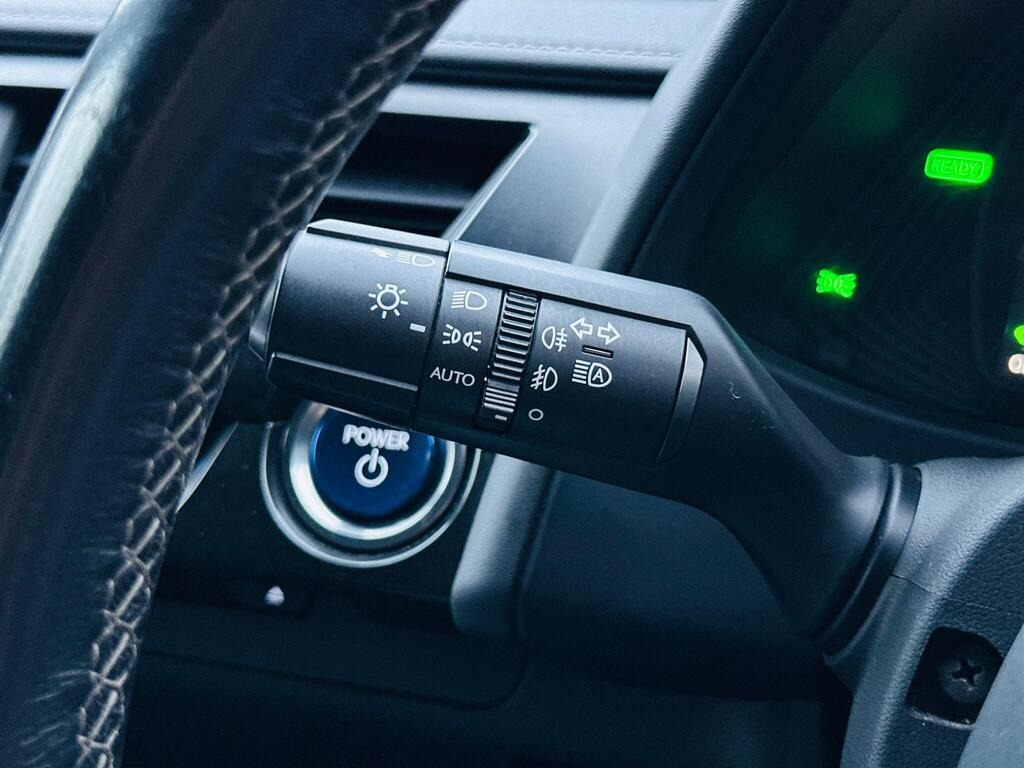 
								2020 Lexus UX 250h E-CVT full									