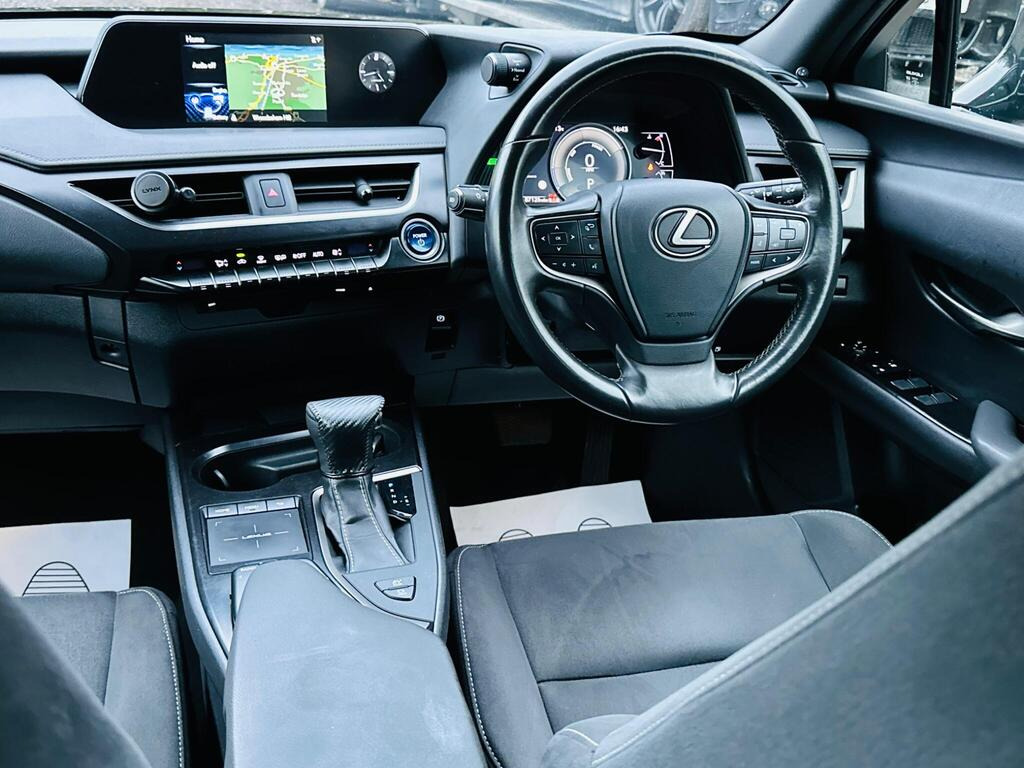 
								2020 Lexus UX 250h E-CVT full									