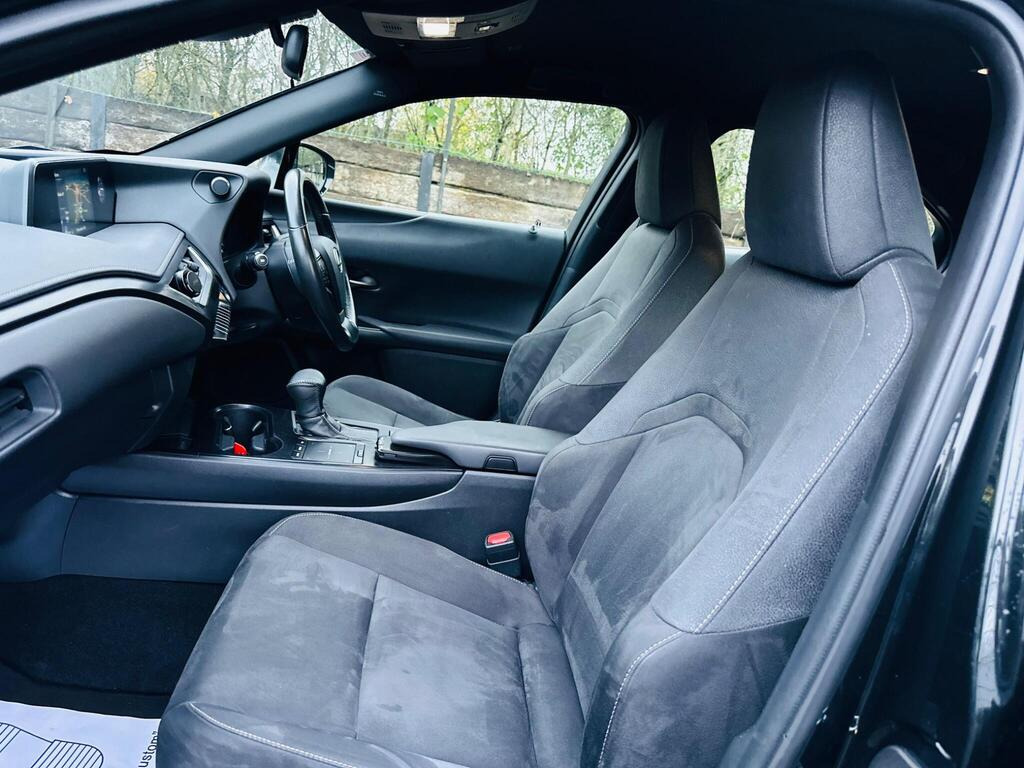 
								2020 Lexus UX 250h E-CVT full									