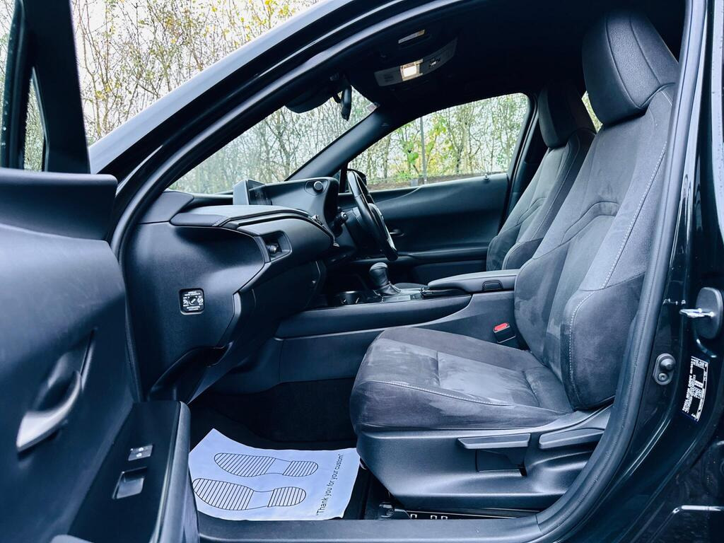 
								2020 Lexus UX 250h E-CVT full									