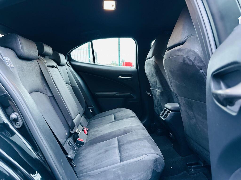 
								2020 Lexus UX 250h E-CVT full									