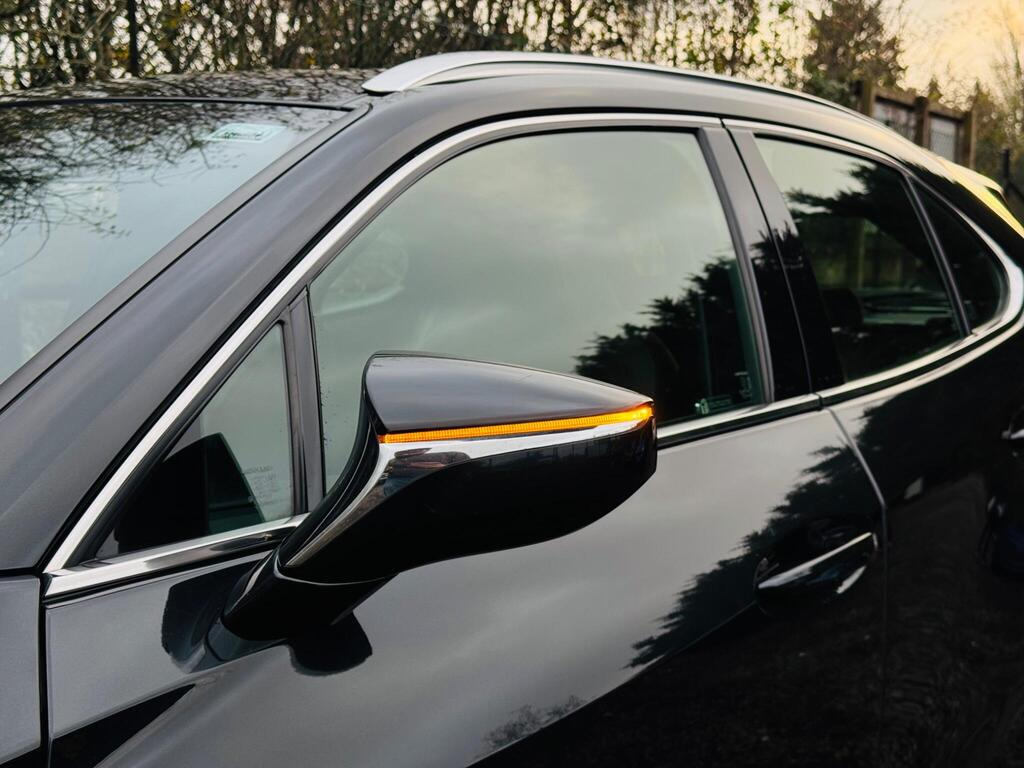 
								2020 Lexus UX 250h E-CVT full									