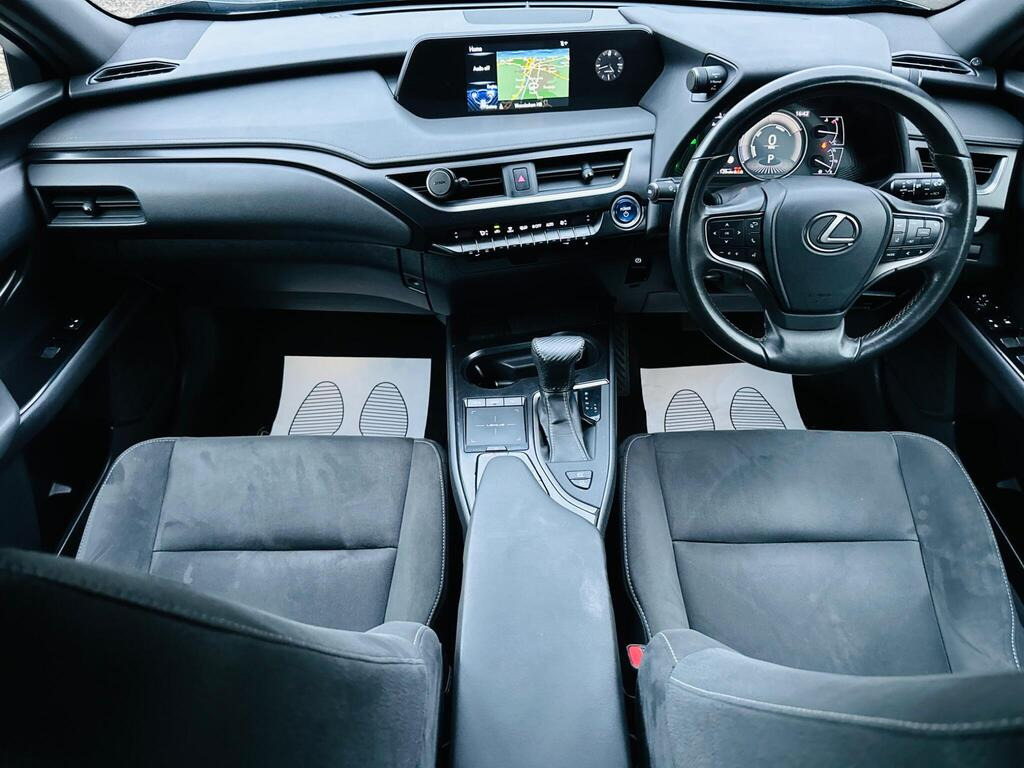 
								2020 Lexus UX 250h E-CVT full									