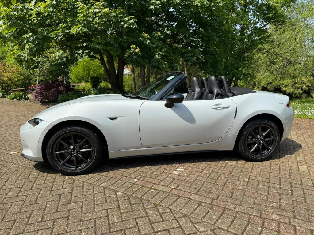 
								2016 Mazda MX-51.5 SKYACTIV-G Sport Nav full									