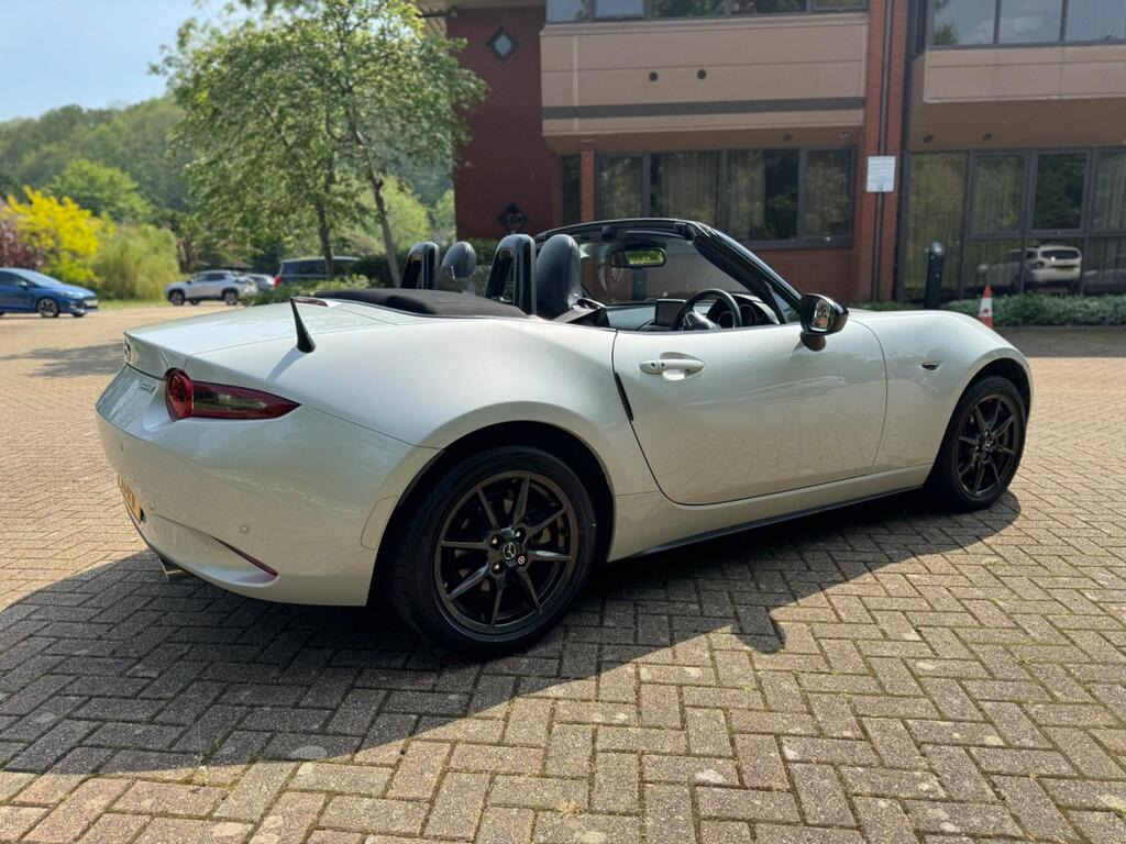 
								2016 Mazda MX-51.5 SKYACTIV-G Sport Nav full									