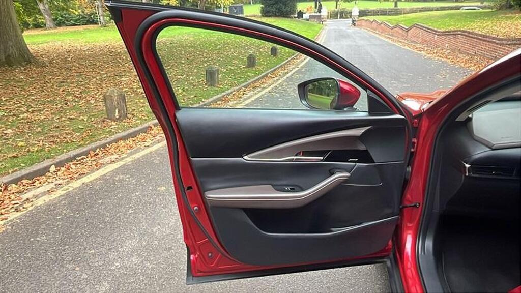 
								2022 Mazda CX-30 2.0 e-Skyactiv-G MHEV GT Sport Tech full									