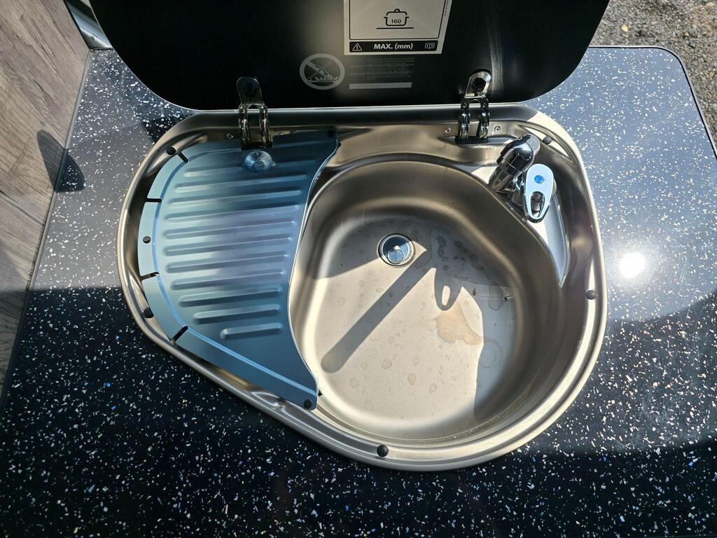 
								2019 Mercedes-Benz Sprinter Stealth Camper 2.1 full									