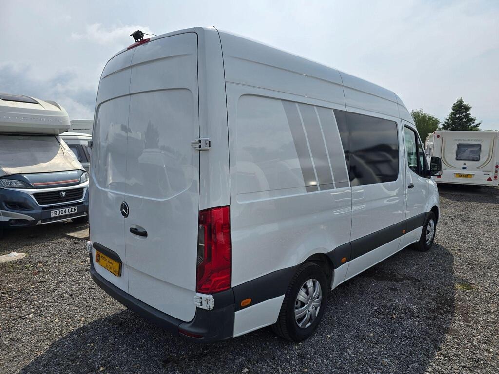 
								2019 Mercedes-Benz Sprinter Stealth Camper 2.1 full									