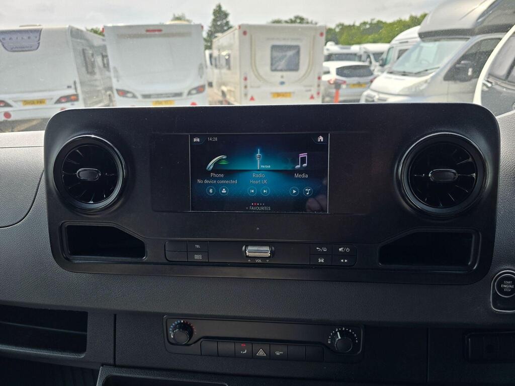 
								2019 Mercedes-Benz Sprinter Stealth Camper 2.1 full									