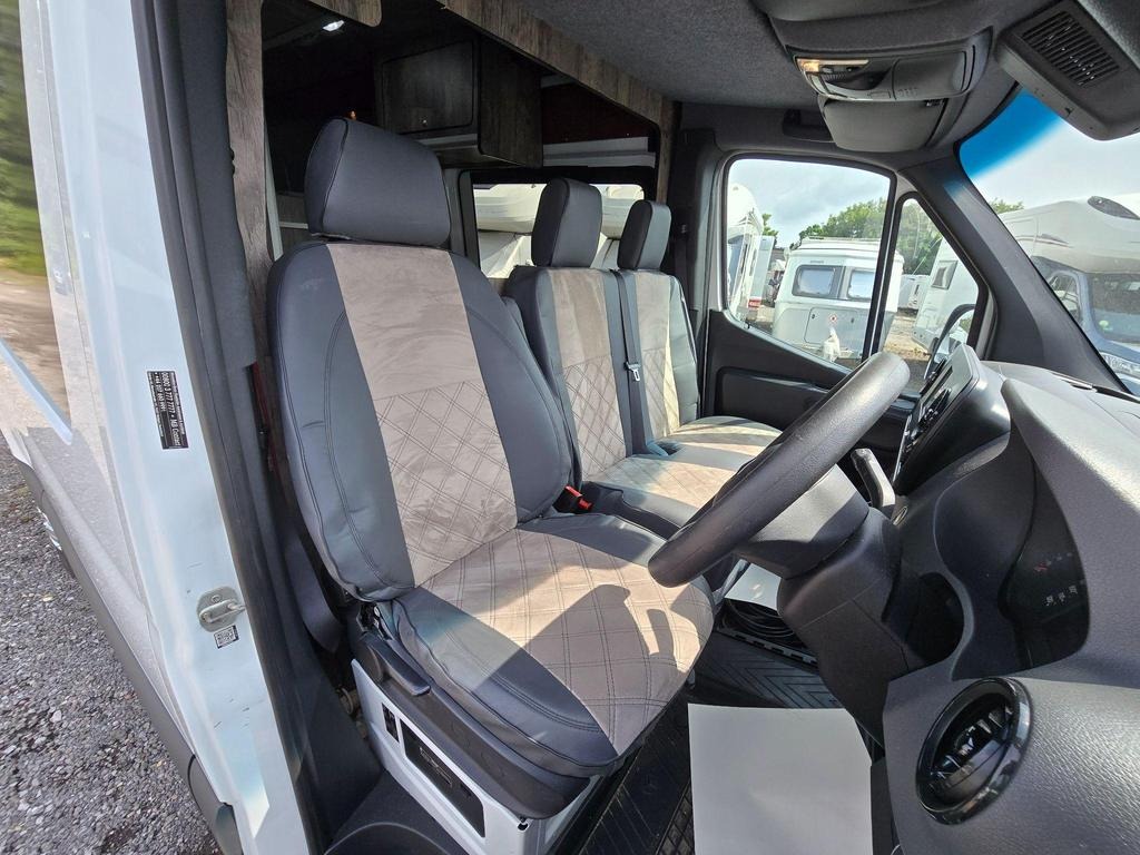 
								2019 Mercedes-Benz Sprinter Stealth Camper 2.1 full									