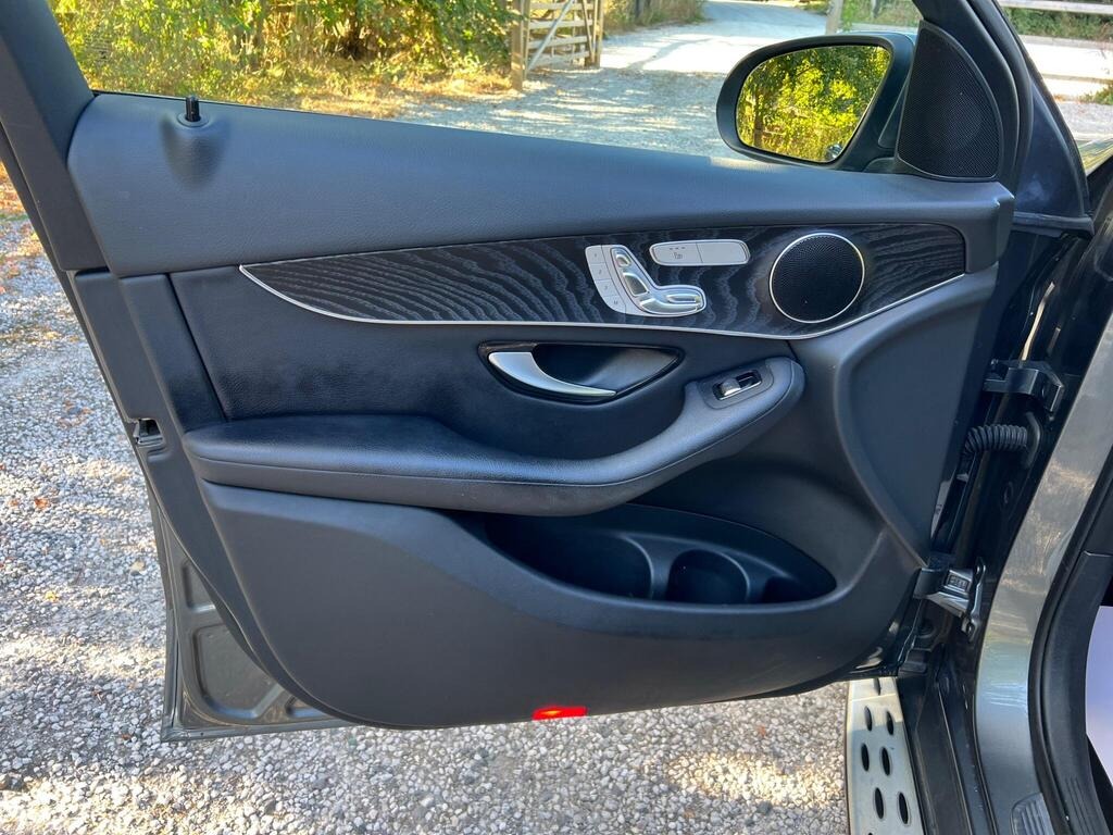 
								2019 Mercedes-Benz GLC 250 Sport (Premium) G-Tronic+ 4MATIC full									