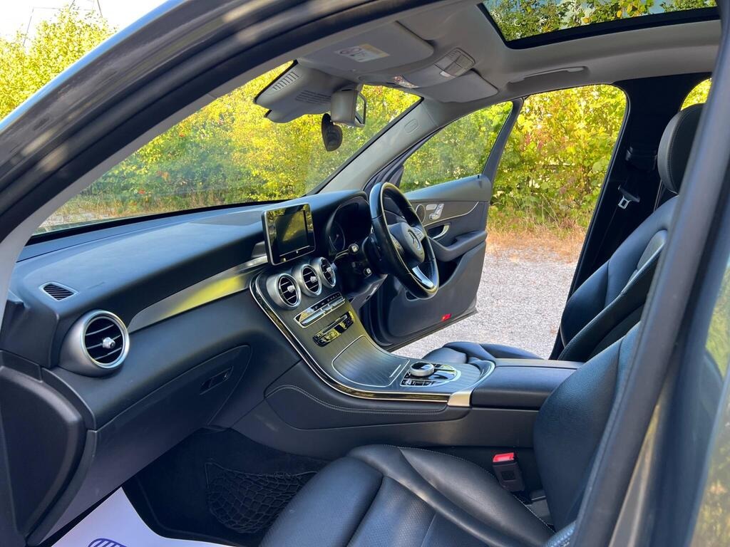 
								2019 Mercedes-Benz GLC 250 Sport (Premium) G-Tronic+ 4MATIC full									