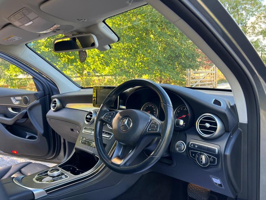 
								2019 Mercedes-Benz GLC 250 Sport (Premium) G-Tronic+ 4MATIC full									