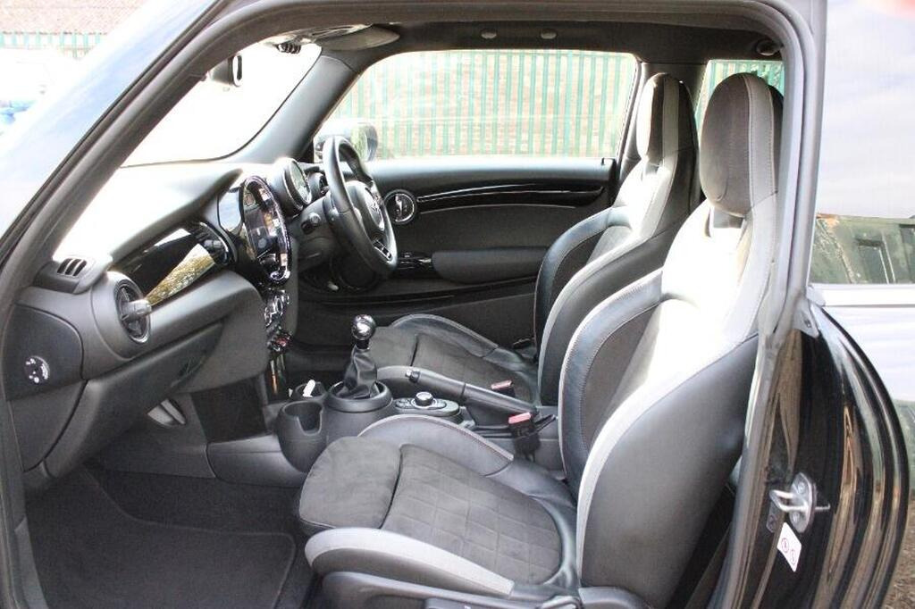 
								2022 MINI Hatch 2.0 Cooper S Sport full									