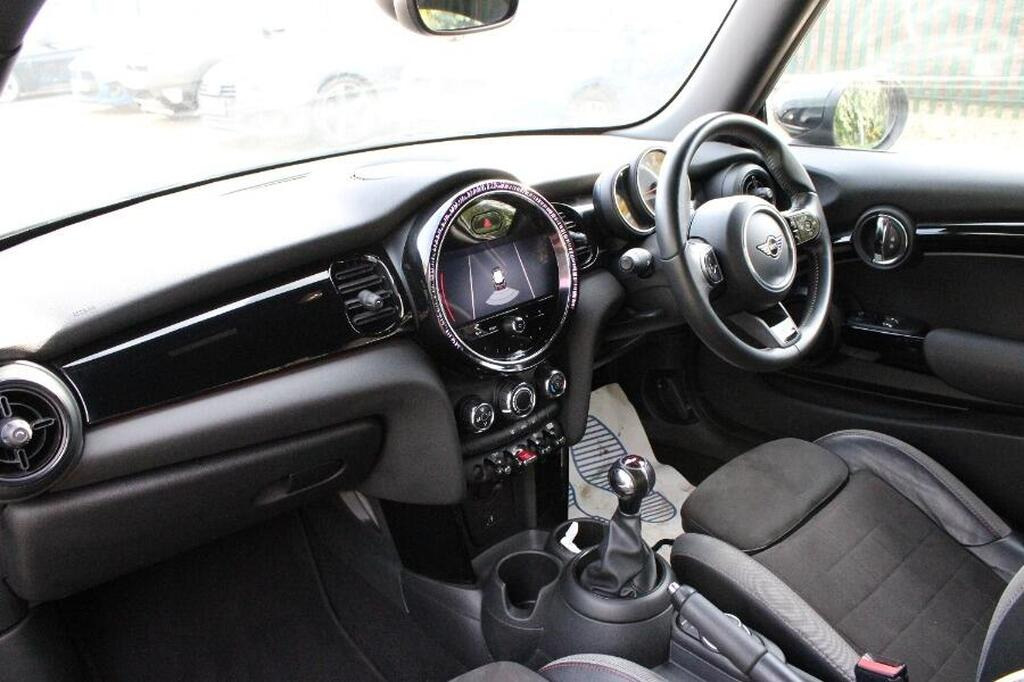 
								2022 MINI Hatch 2.0 Cooper S Sport full									