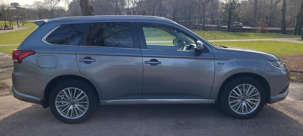 
								2019 Mitsubishi Outlander 2.4h TwinMotor 13.8kWh Design CVT 4WD full									