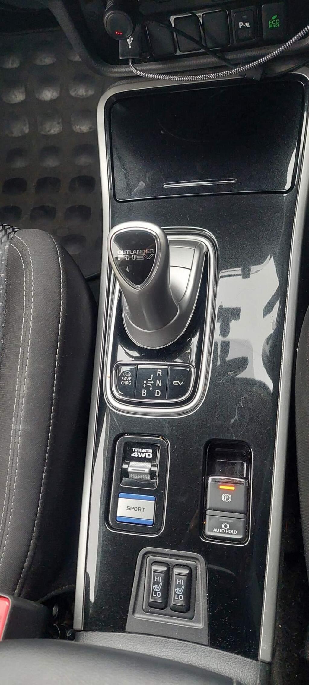 
								2019 Mitsubishi Outlander 2.4h TwinMotor 13.8kWh Design CVT 4WD full									