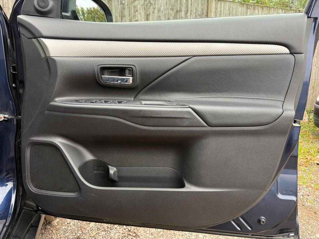 
								2018 Mitsubishi Outlander 2.2 DI-D 3 Auto 4WD full									