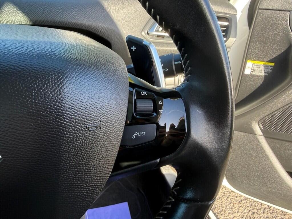 
								2019 Peugeot 308 1.2 PureTech GPF Allure EAT full									