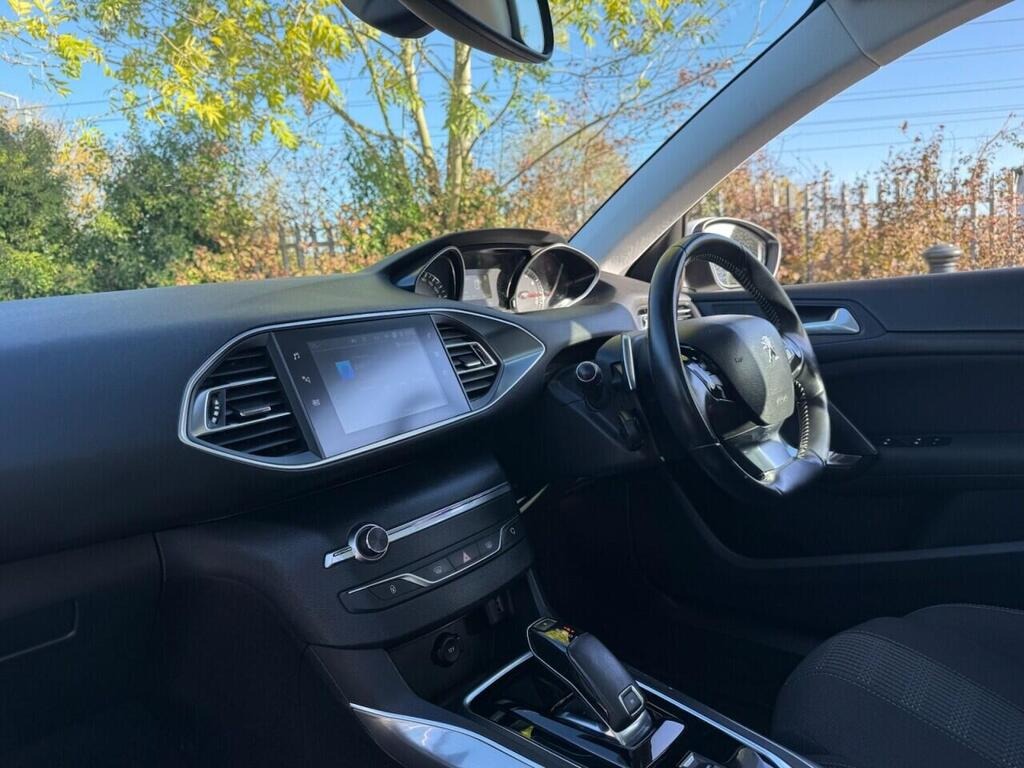 
								2019 Peugeot 308 1.2 PureTech GPF Allure EAT full									