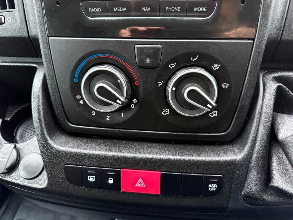 
								2020 Peugeot Boxer 2.2 BlueHDi 435 Professional L4 H3 full									