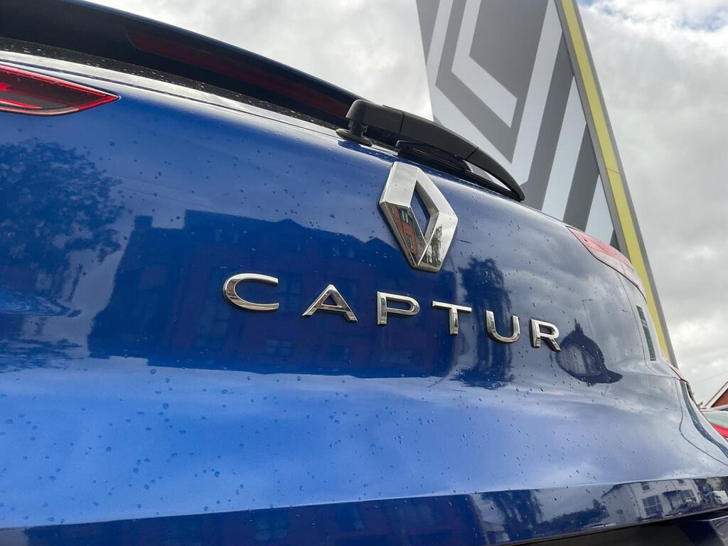 
								2022 Renault Captur 1.0 TCe Iconic Edition full									