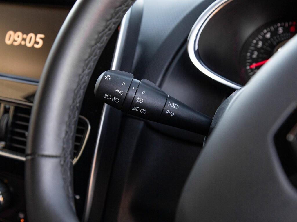 
								2019 Renault Clio 0.9 TCe Iconic full									