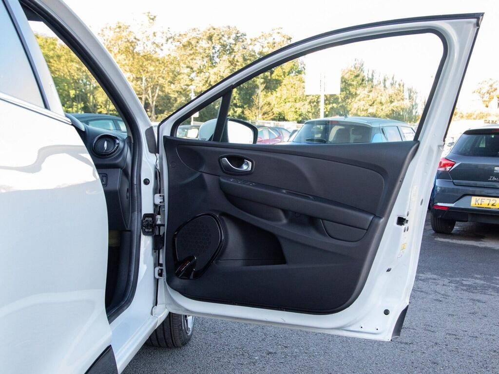 
								2019 Renault Clio 0.9 TCe Iconic full									