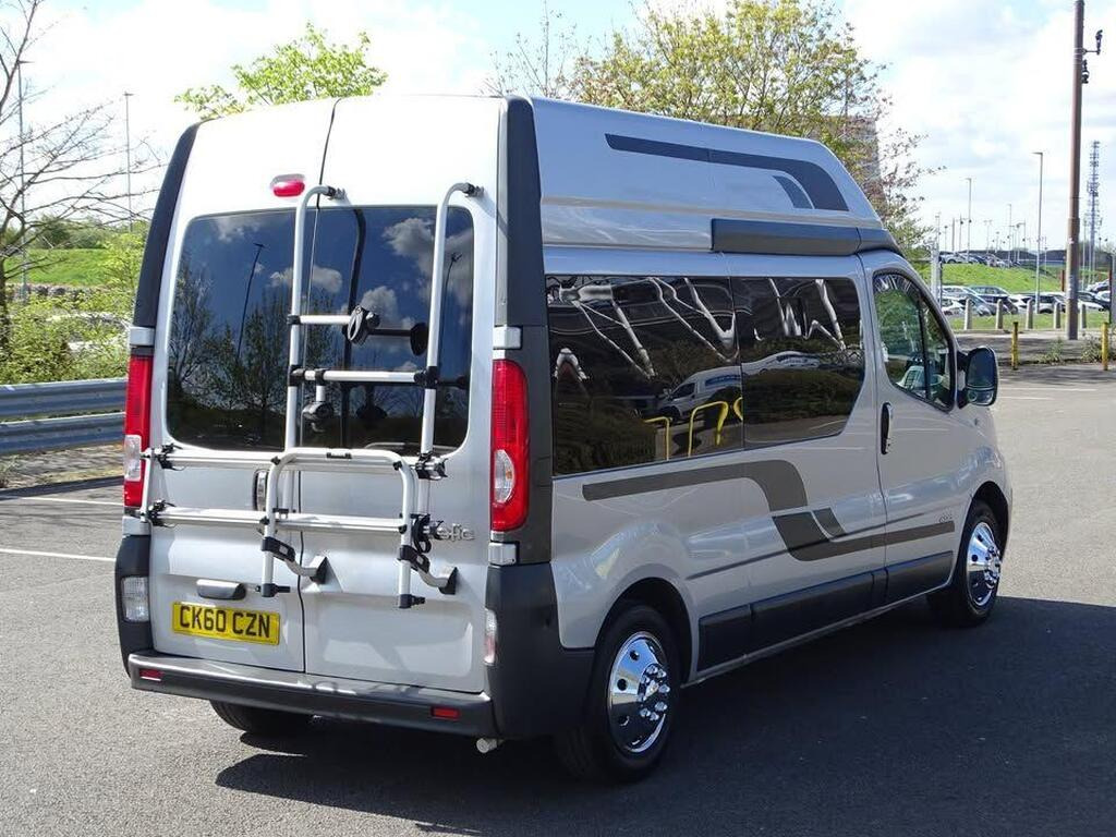 
								2010 Renault Trafic 2.0 full									