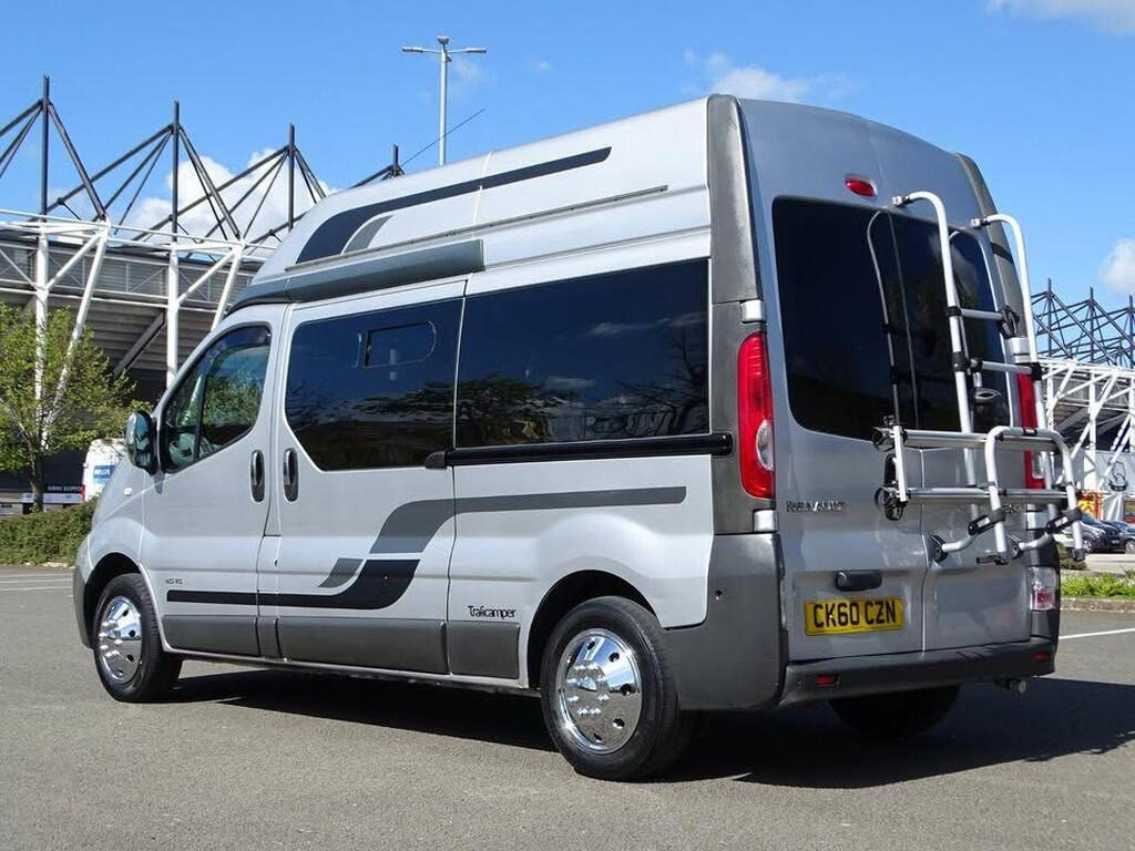 
								2010 Renault Trafic 2.0 full									