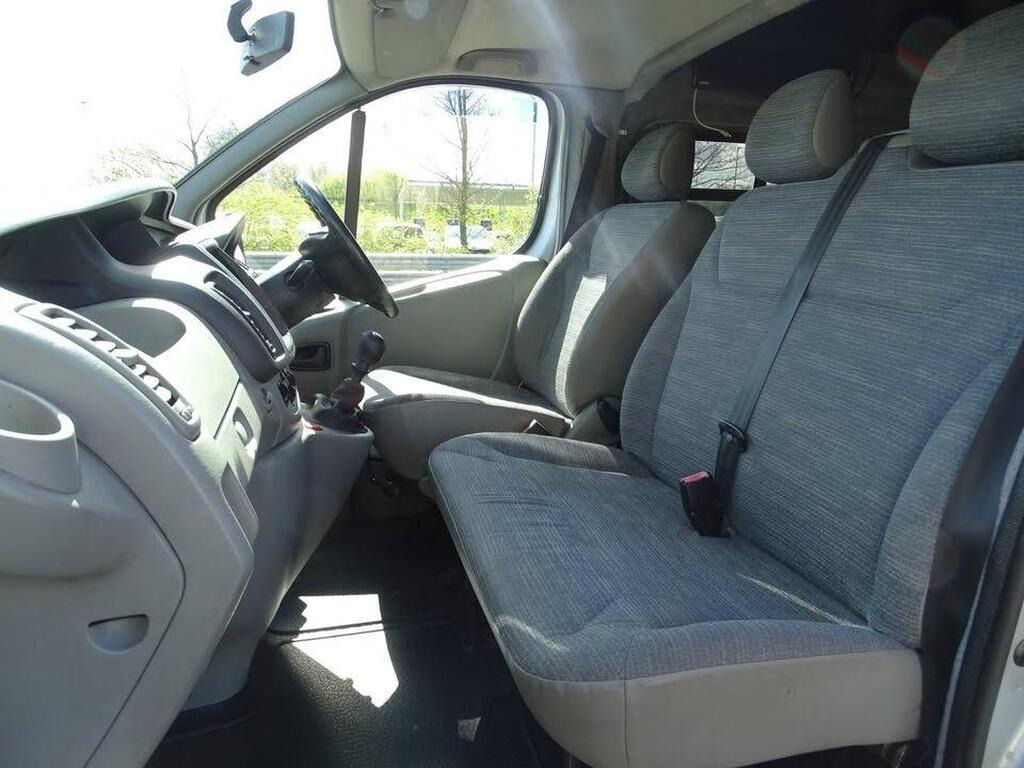 
								2010 Renault Trafic 2.0 full									