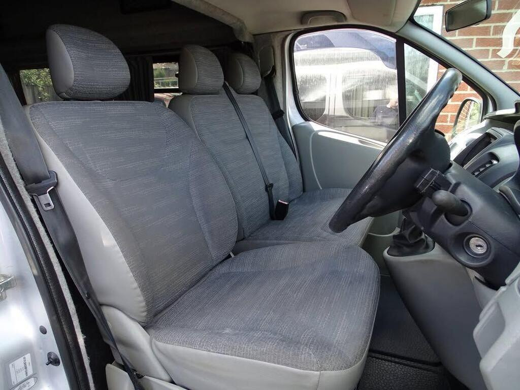 
								2010 Renault Trafic 2.0 full									