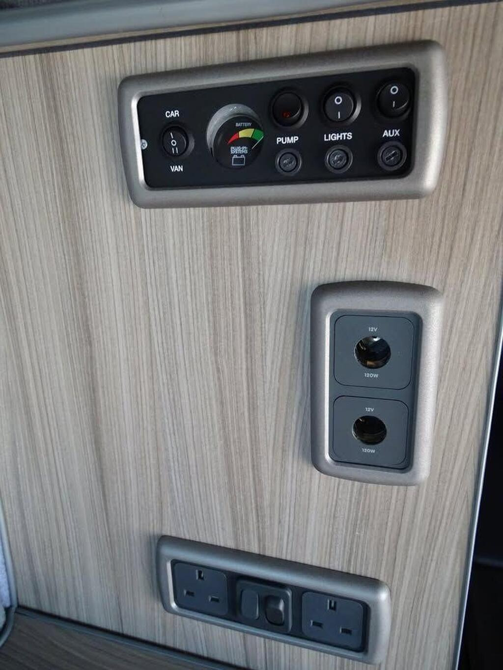 
								2010 Renault Trafic 2.0 full									