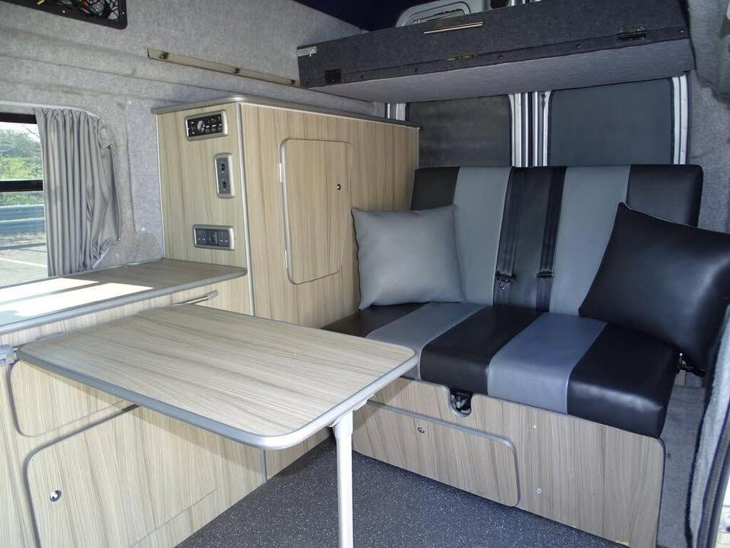 
								2010 Renault Trafic 2.0 full									