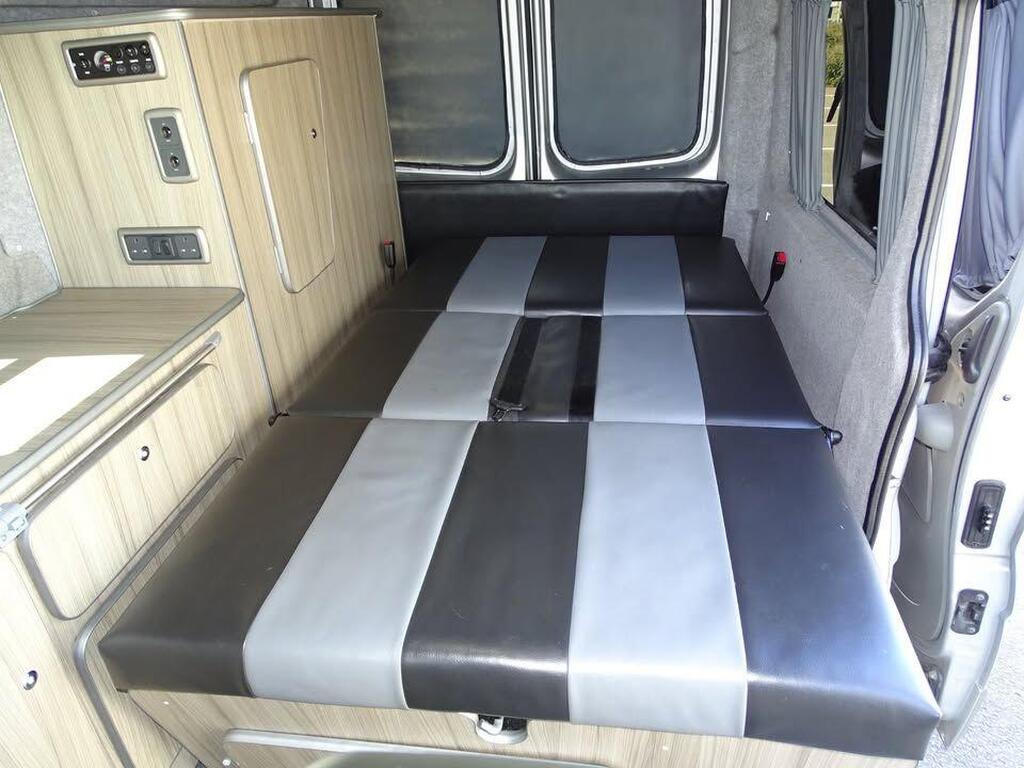 
								2010 Renault Trafic 2.0 full									