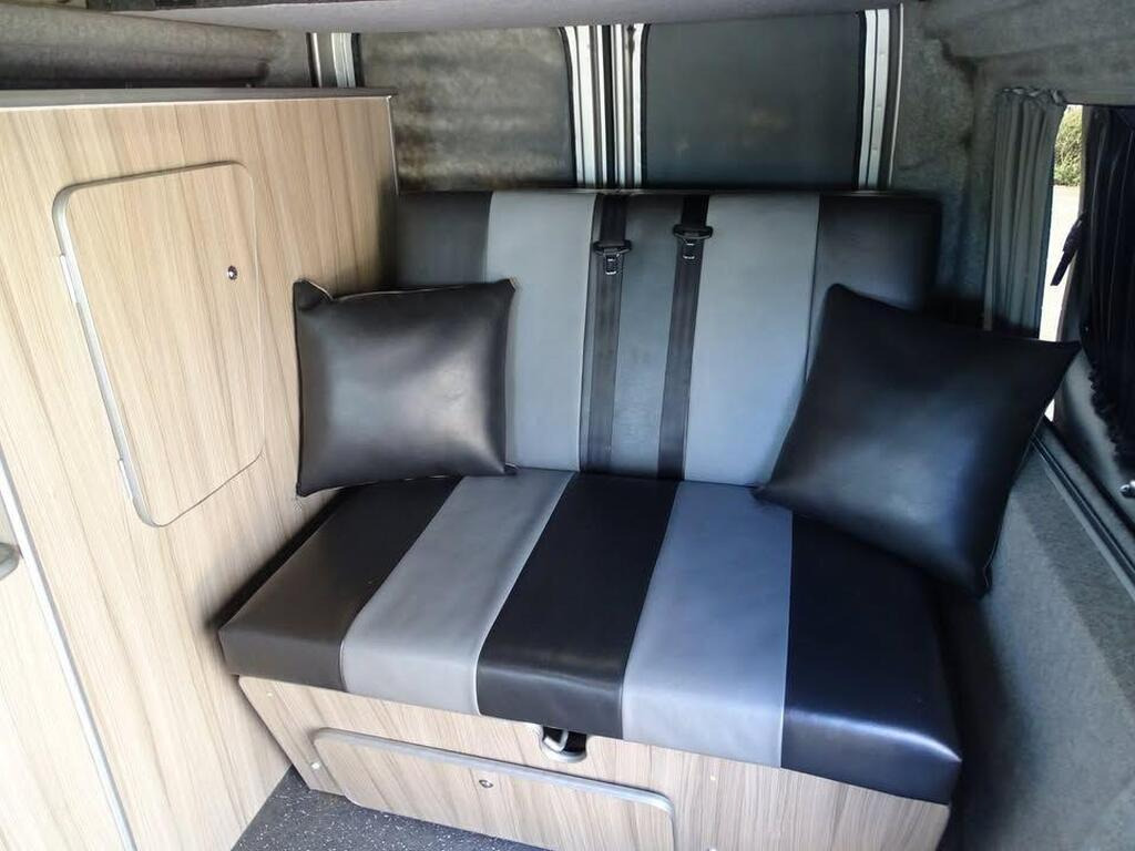 
								2010 Renault Trafic 2.0 full									